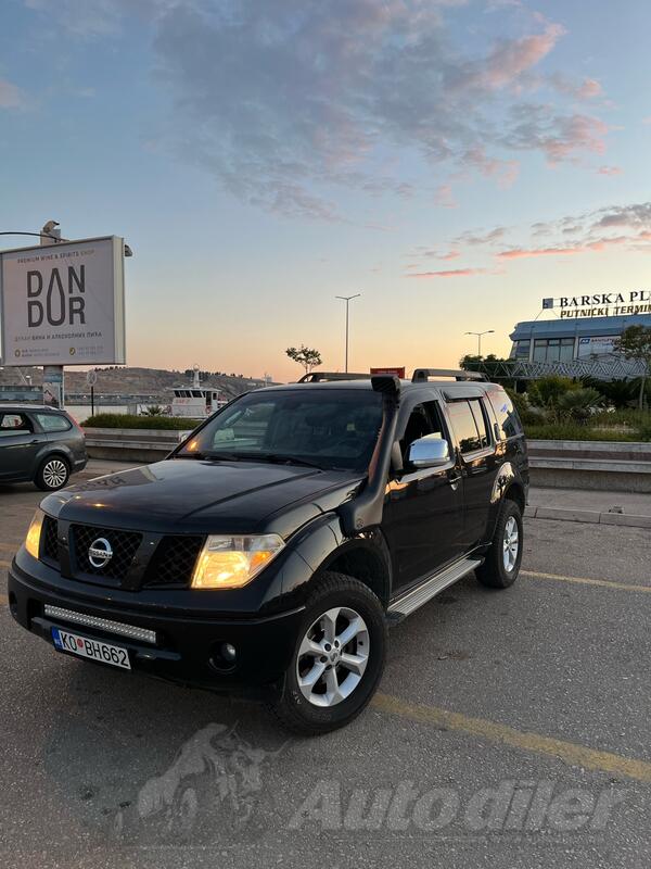 Nissan - Pathfinder