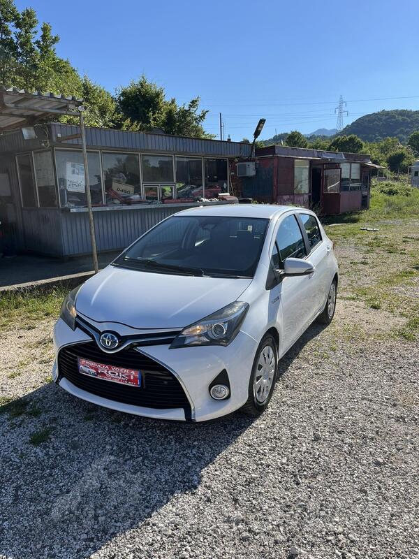 Toyota - Yaris - 1.5.HYBRID-AUTOMATIK