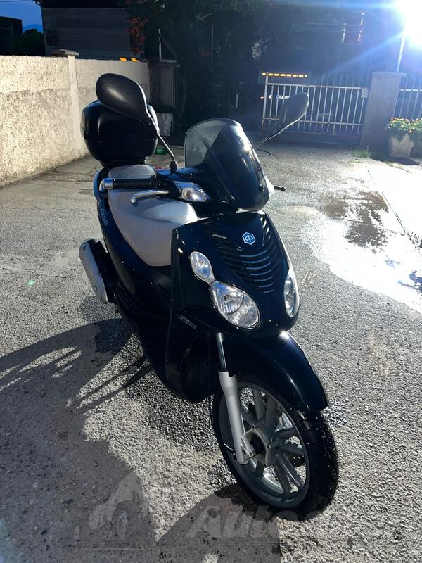 Piaggio - CARNABY 125