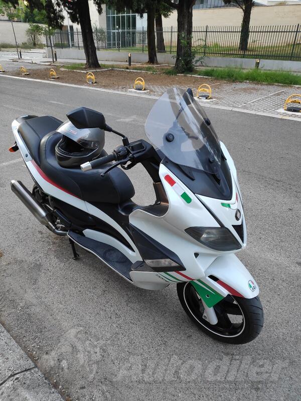 Gilera - Nexus 250
