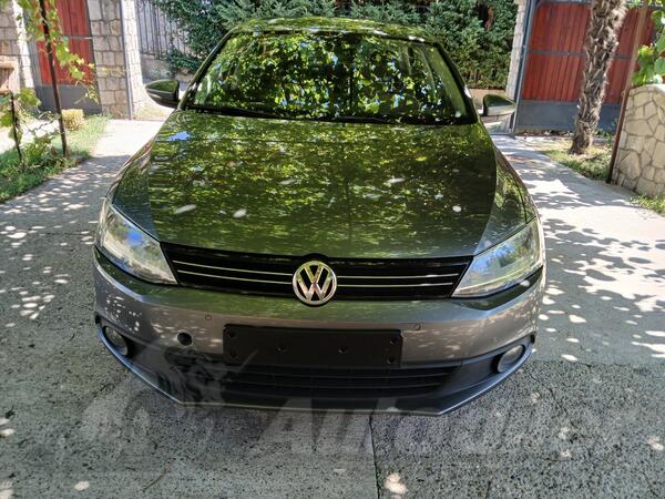 Volkswagen - Jetta - 1.6 tdi