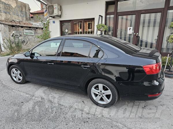 Volkswagen - Jetta - 1.6 tdi