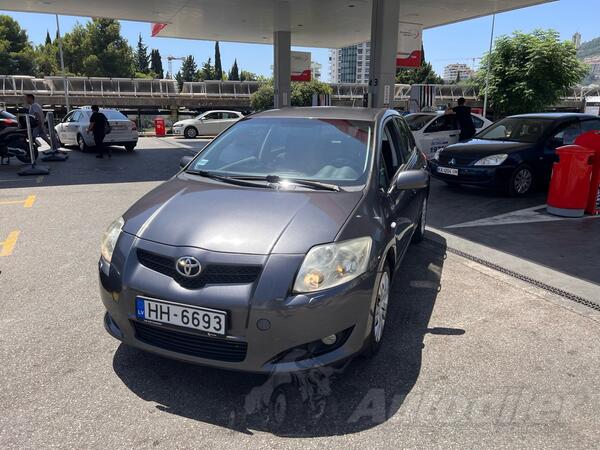 Toyota - Auris - 1.6 benzin