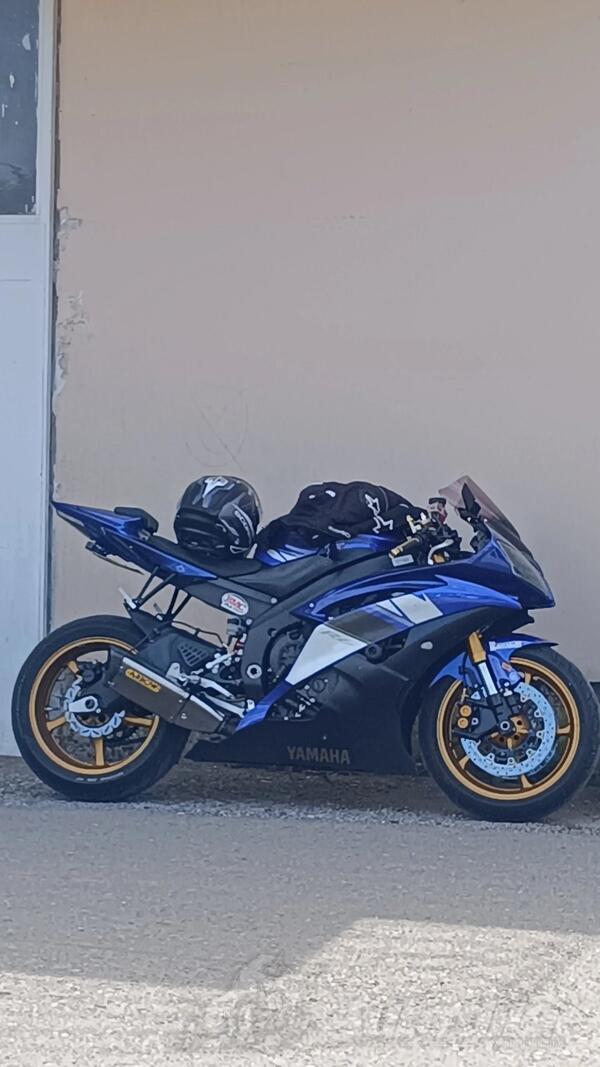 Yamaha - R6