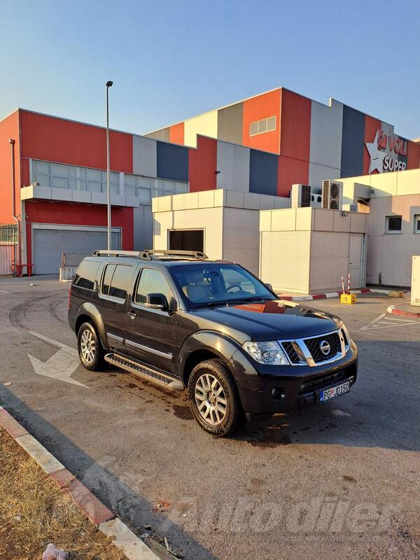 Nissan - Pathfinder