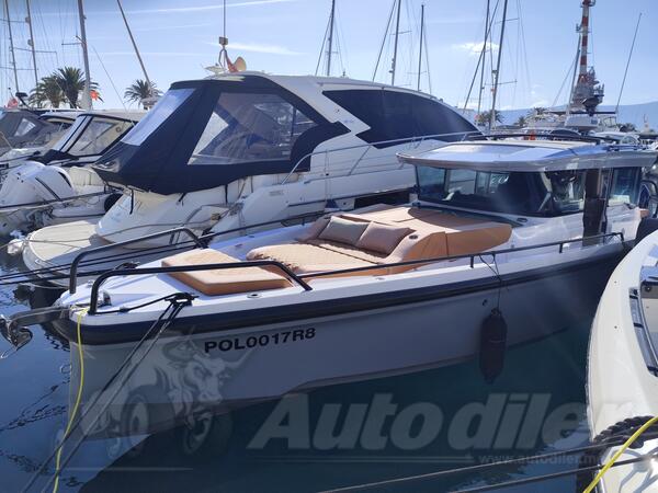 Ad boats - NOVI Axopar 37 Cross Cabin