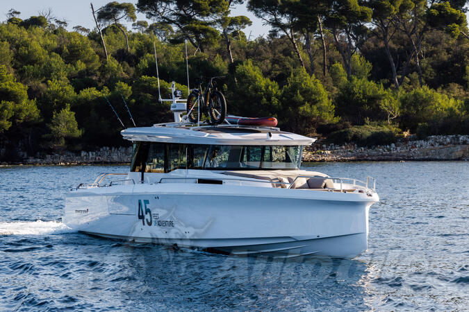 Ad boats - Axopar 45 Cross Cabin