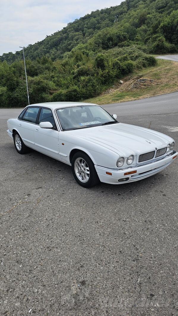 Jaguar - XJ6 - 3.2 EXECUTIVE