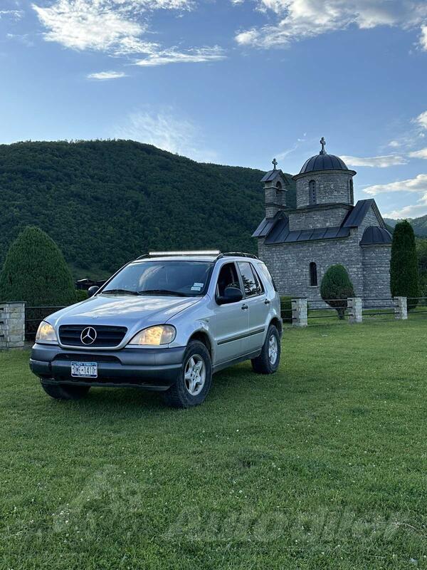 Mercedes Benz - ML 320 - benz