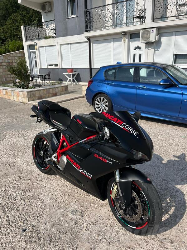 Ducati - 848 evo