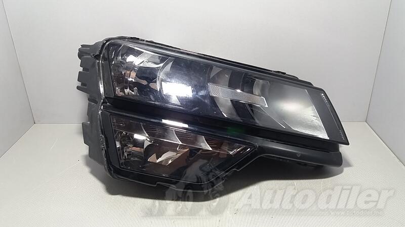 Right headlight for Škoda - Karoq    - 2017