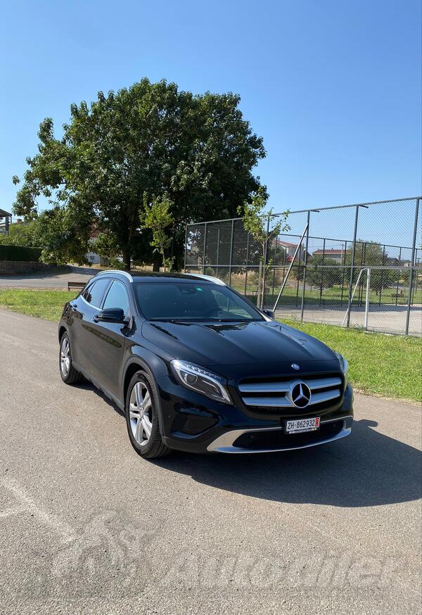 Mercedes Benz - GLA 220