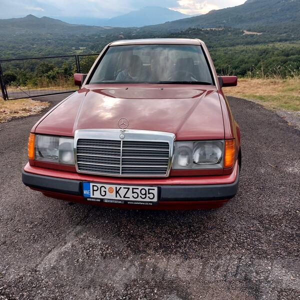 Mercedes Benz - 200 - 200 D