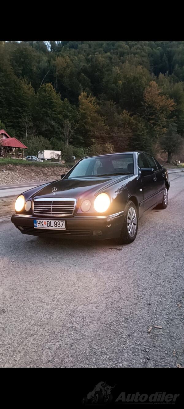 Mercedes Benz - E 200 - W210