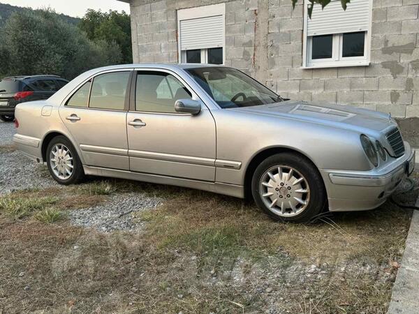 Mercedes Benz - E 200 - 200kompresor