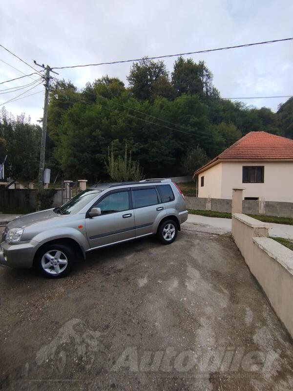 Nissan - X-Trail - 2.0 benz