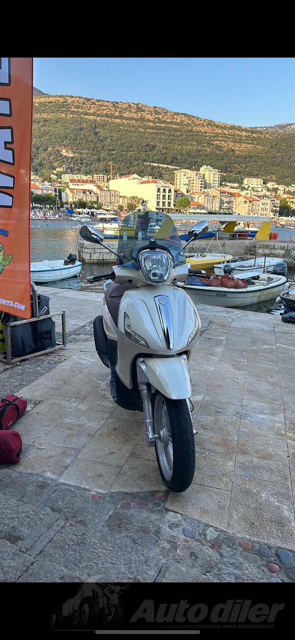 Piaggio - Beverly 300