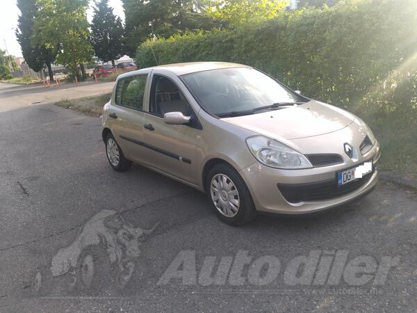 Renault - Clio - 1.4 16V