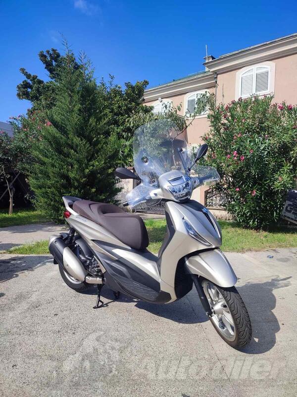 Piaggio - Beverly 300