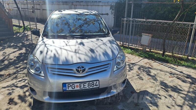 Toyota - Auris - VVTI  benzin