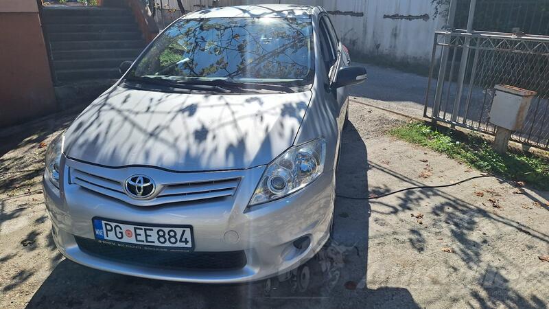 Toyota - Auris - VVTI  benzin