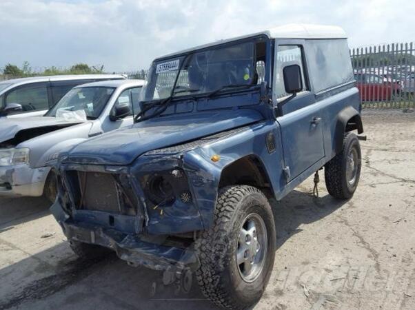 Land Rover - Defender 2.5 TDI in parts