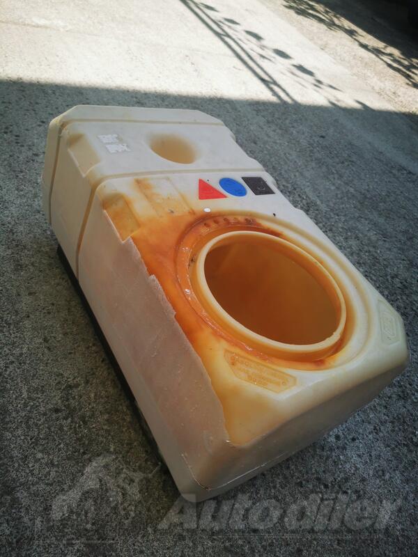 Fuel tank for watercrafts