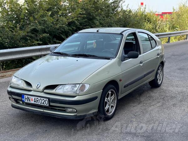 Renault - Megane - 2.0B