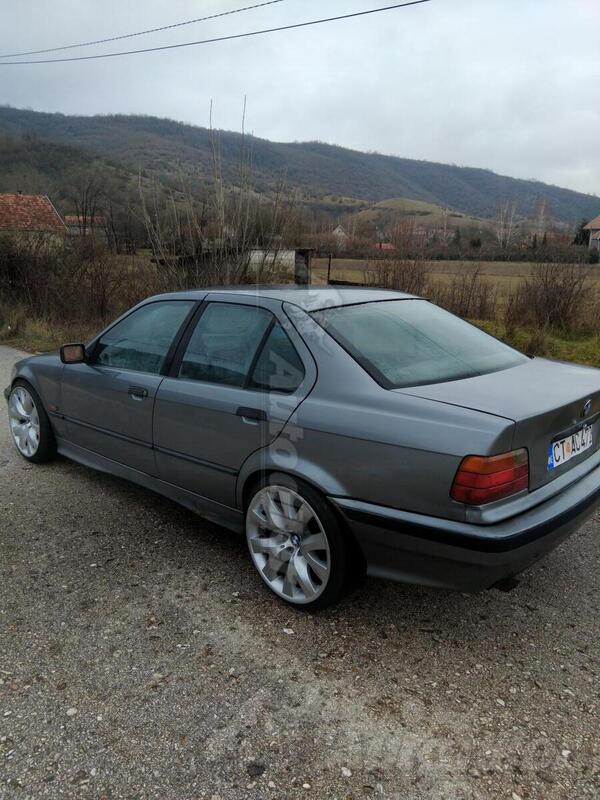 BMW - 318