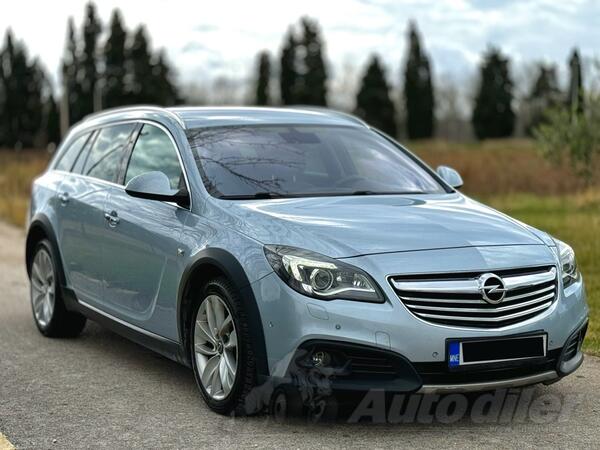 Opel - Insignia - 4x4 Country Tourer