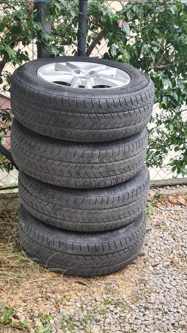 Fabričke felne i 235/65 r17 gume