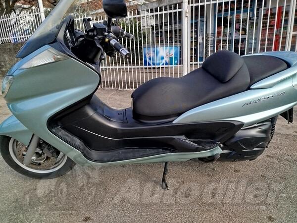 Yamaha - majesty 400