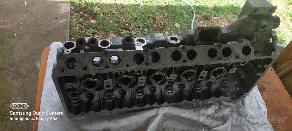 Glava motora za Mercedes Benz - C 250    - 1996