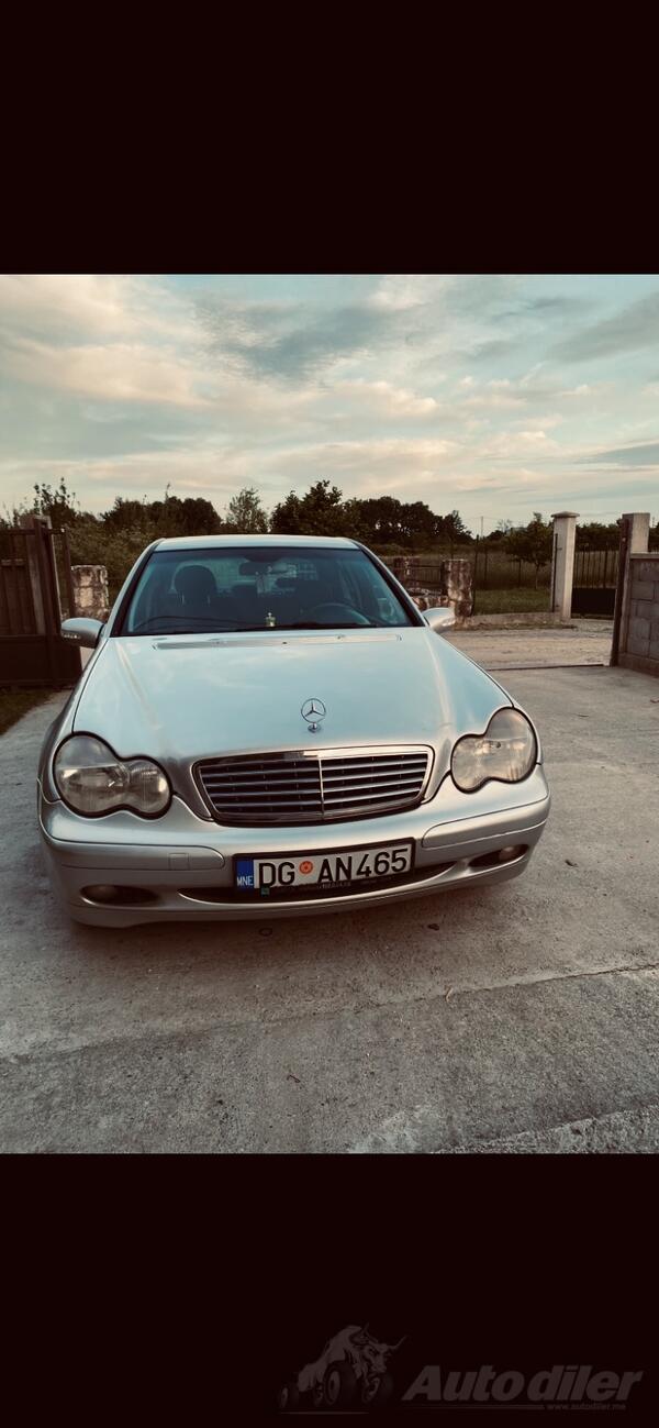Mercedes Benz - 220 - 2,2 cdi