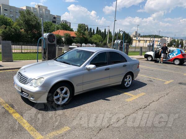 Mercedes Benz - C 200 - c 220