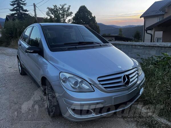 Mercedes Benz - B 180 - B180 DCI