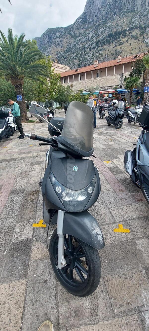 Piaggio - Piaggio beverly 250s