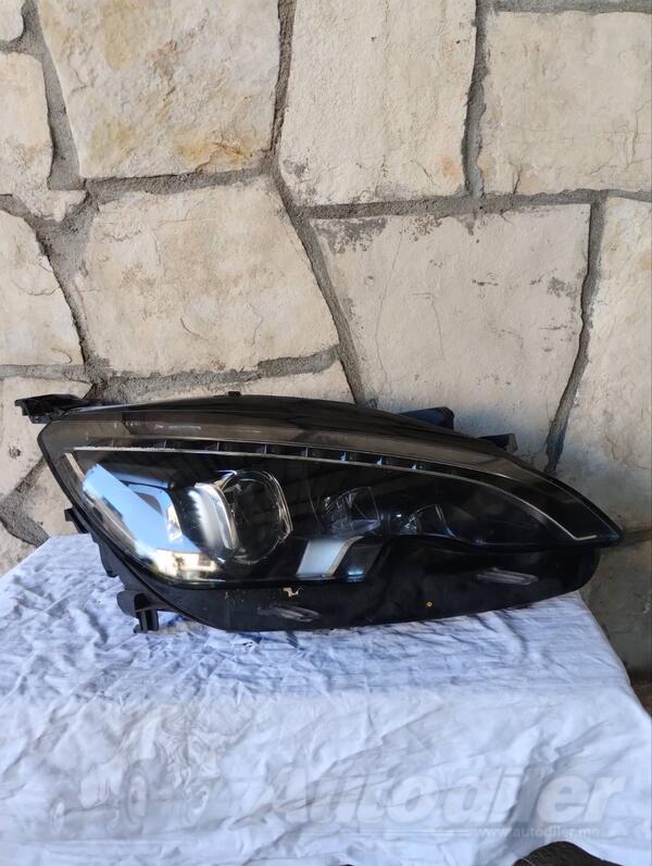 Desni far za Peugeot - 308    - 2016