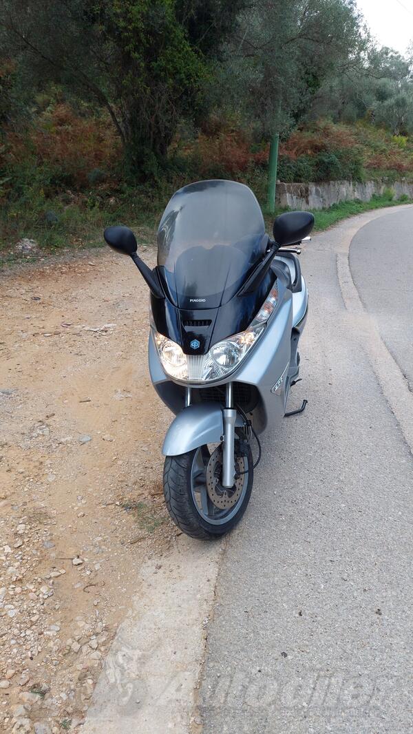 Piaggio - x8 200