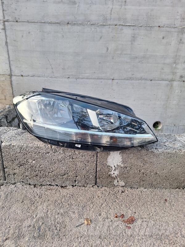 Desni far za Volkswagen - Golf 7.5    - 2019