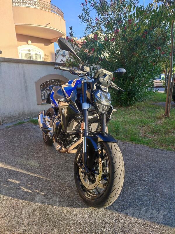 BMW - F 900R
