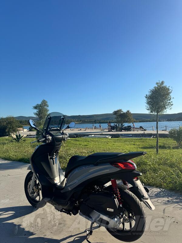Piaggio - Medley S