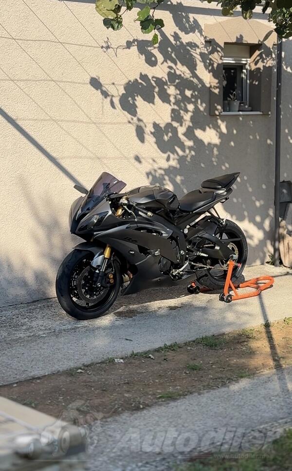Yamaha - R6