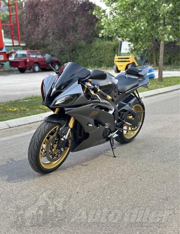 Yamaha - R6