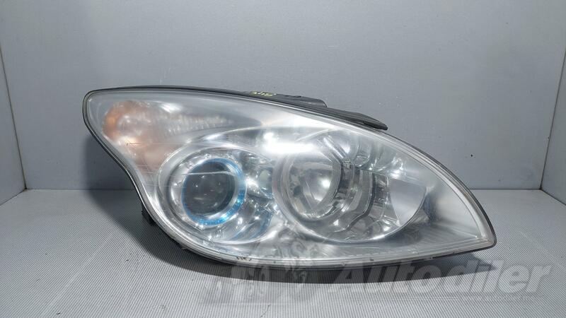 Desni far za Hyundai - i30    - 2010-2012