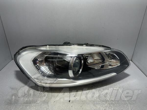 Desni far za Volvo - XC 60    - 2013-2017