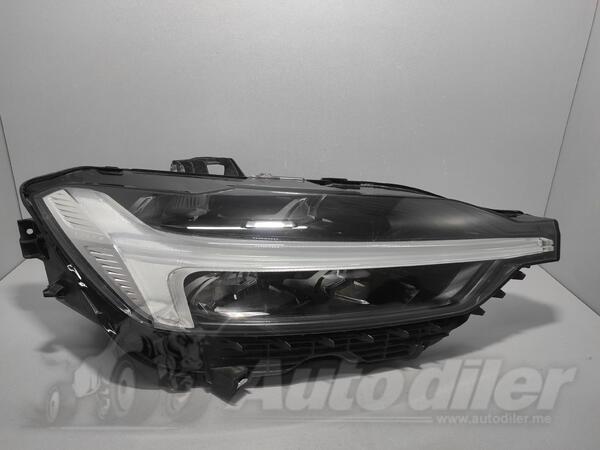 Desni far za Volvo - XC 60    - 2017-2025