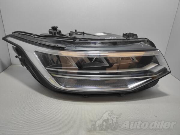 Desni far za Volkswagen - Tiguan    - 2020-2025