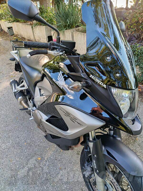 Honda - VFR800x crossruuner
