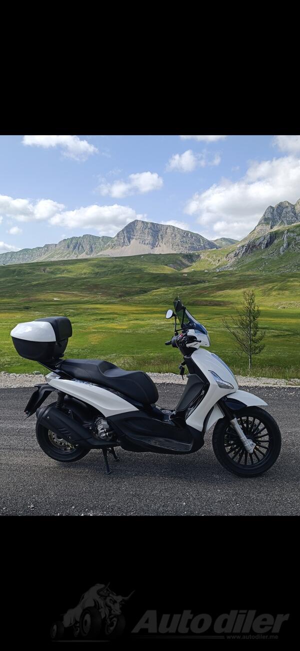 Piaggio - Beverly 300
